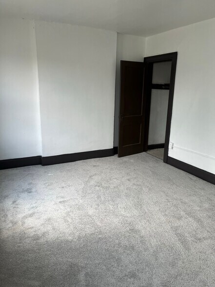 Building Photo - 836 E Whittier St