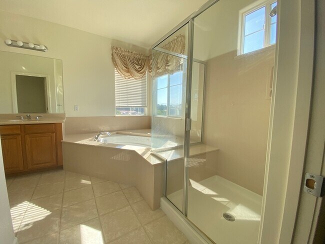 Building Photo - Mediterranean-style 4-bedroom in Seaside Highlands!