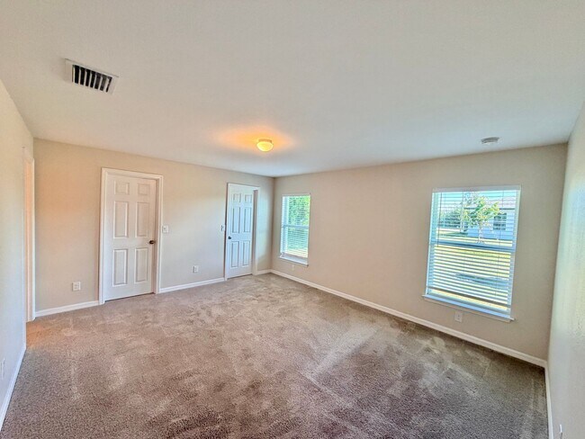 Building Photo - 4 Bed, 2 Bath Available Now in NW Cape Coral