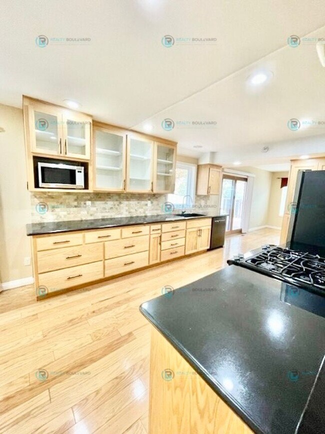 Building Photo - Beautiful- 4 Bedroom, 3 Bath, 3 Car Garage, NW Reno!