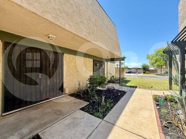 Building Photo - 6074 W Golden Ln