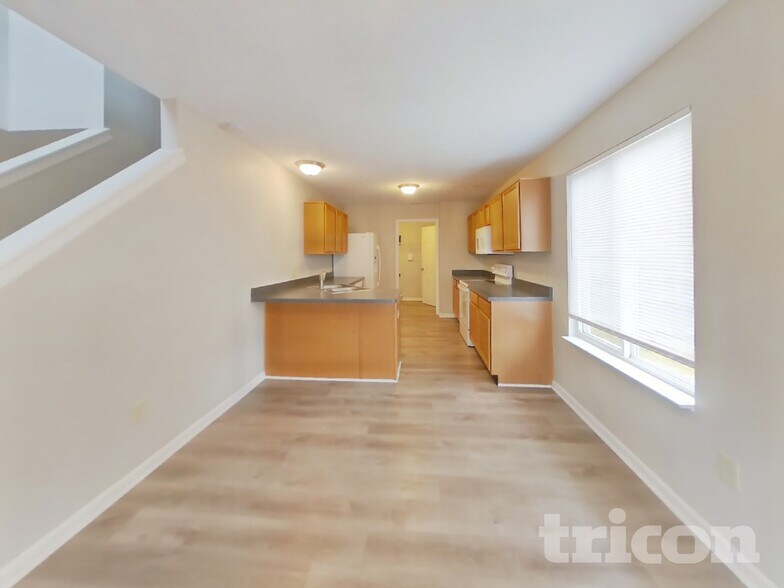 Building Photo - 2621 Grand Fir Dr