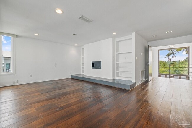 Building Photo - 1319 Soundview Trail