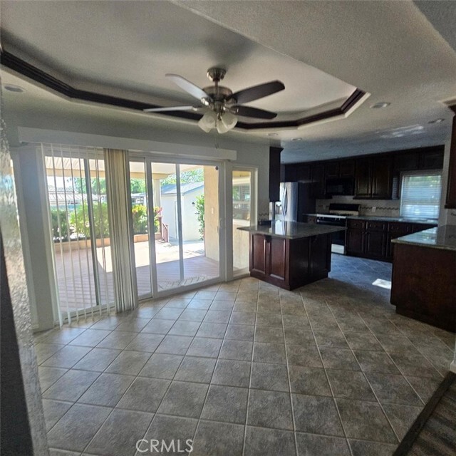 Building Photo - 746 River Dr