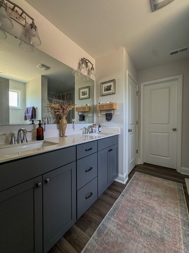 Building Photo - Stunning 4 Bed 2.5 Bath Home in Cameron with Fenced Yard