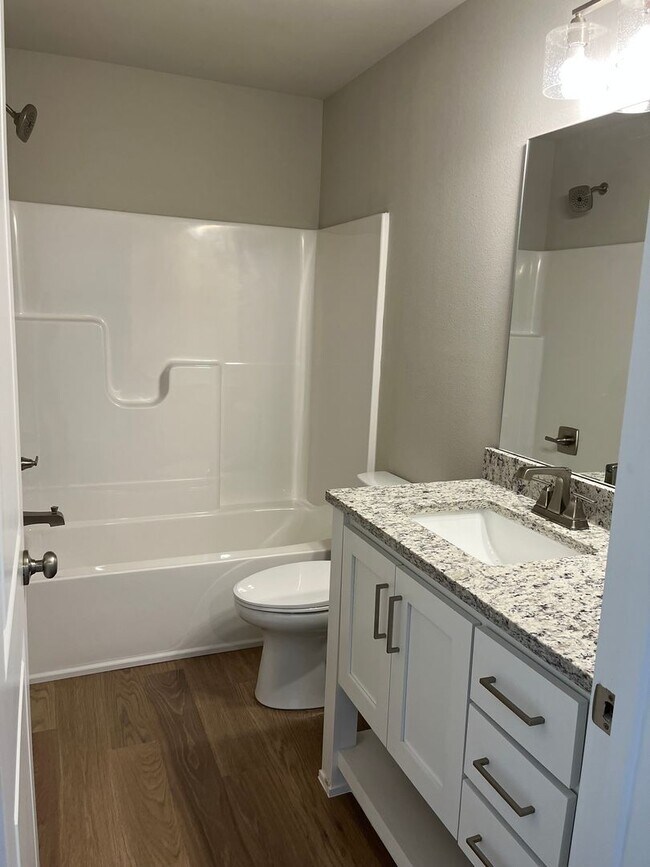 Building Photo - BRAND NEW DUPLEX!