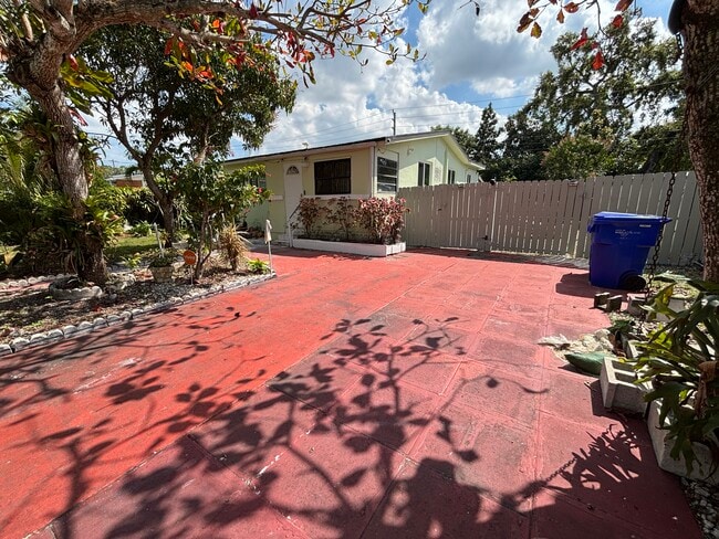 Building Photo - 6420 Oak St