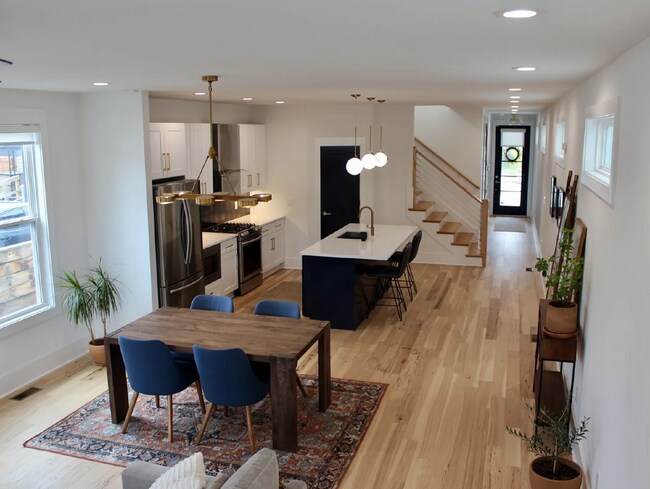 Building Photo - Modern Downtown Nashville 4 Bed, 3.5 Bath Home with Designer Finishes and Fully Fenced Backyard