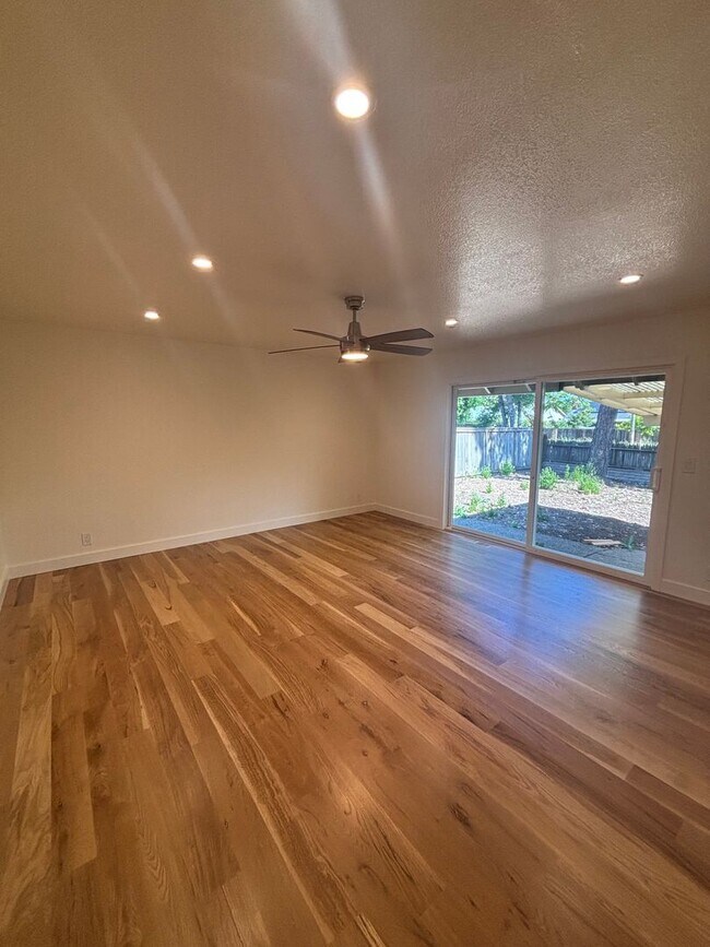 Building Photo - Recently Updated Large 4 Bedroom 2 Bathroom Bennett Valley Home