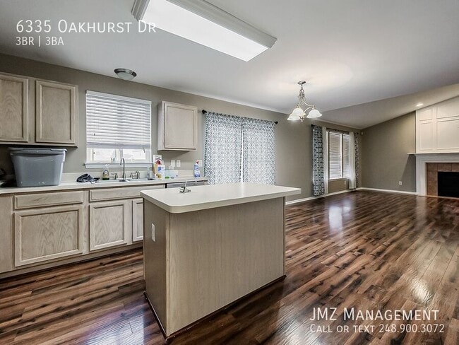 Building Photo - 6335 Oakhurst Dr