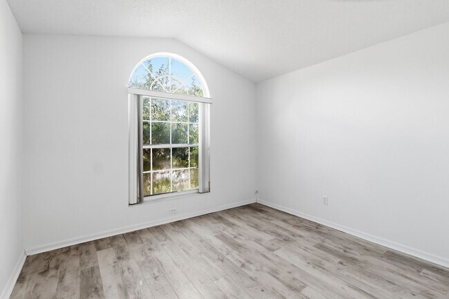 Building Photo - Pool Home in Florida Pines | Pool Service Included