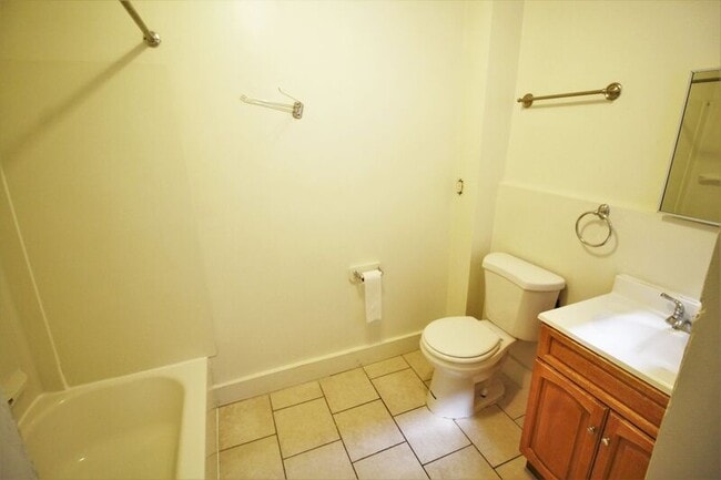 Building Photo - 225 W 29th St