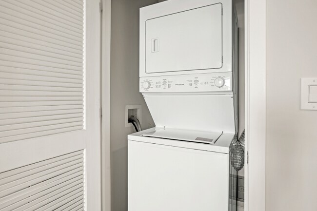 Building Photo - 750 W Adams St