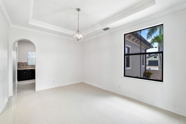 Building Photo - 9065 Watercrest Cir E
