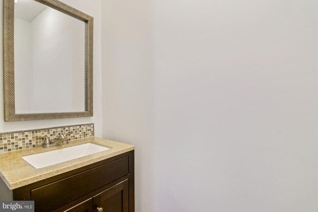 Building Photo - 302 Ridgecrest Ct