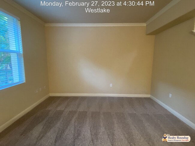 Building Photo - Pristine Condo with New Carpet and Dual Master Suites