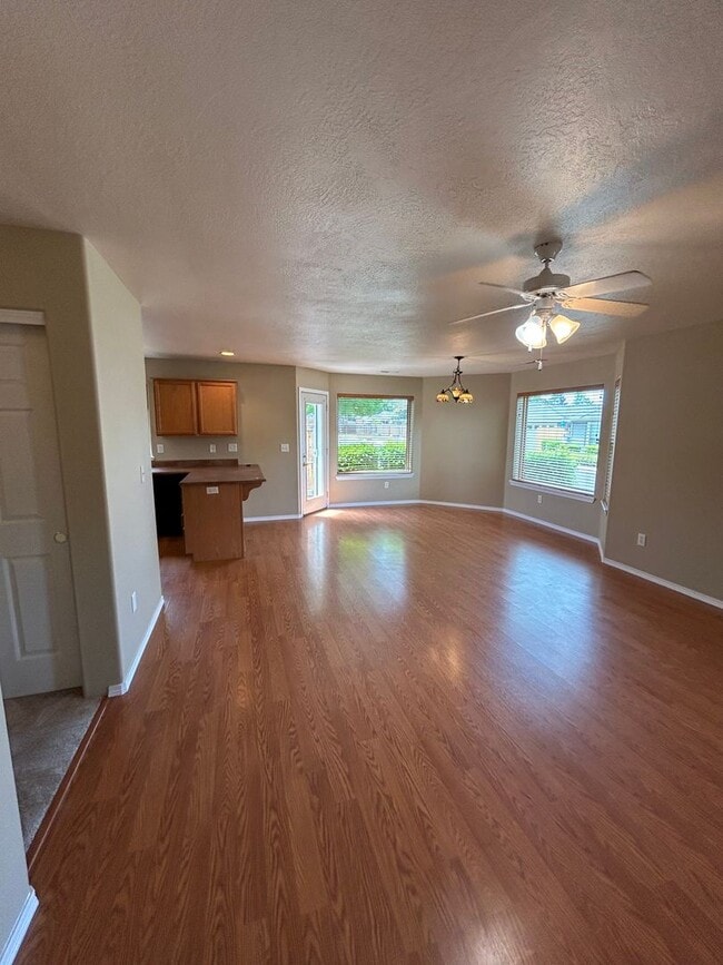 Building Photo - Coming Soon!!Three Bedroom for lease in Me...