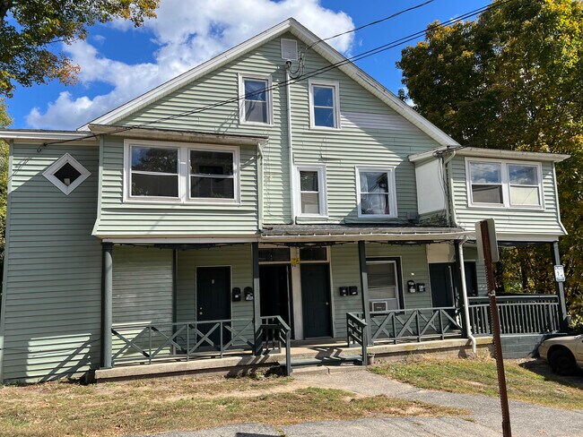 Primary Photo - 98 Spencer St
