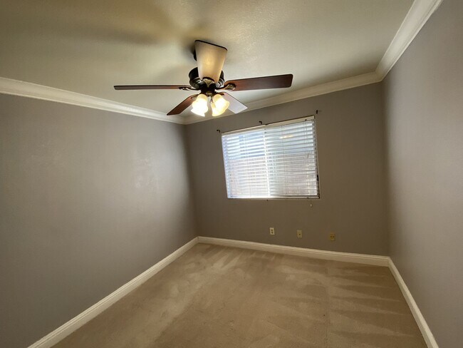 Building Photo - Charming Single-Story Home in Tracy — Across from the Park!