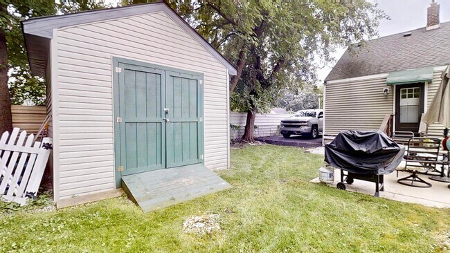 Building Photo - 2517 Clay St
