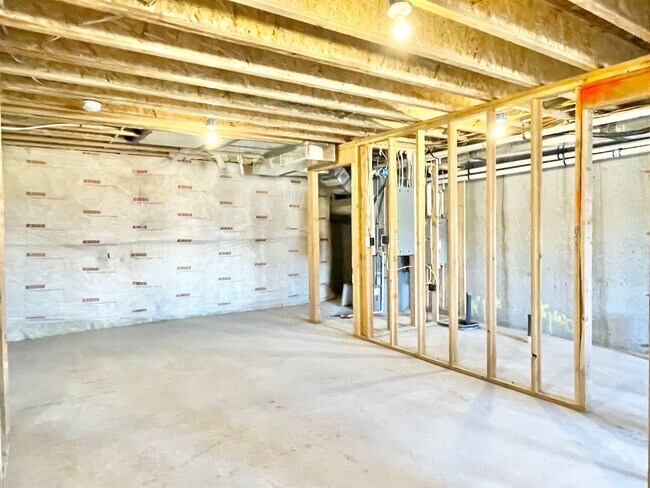 Building Photo - Beautiful Poolside Townhome at Mountain Ridge!