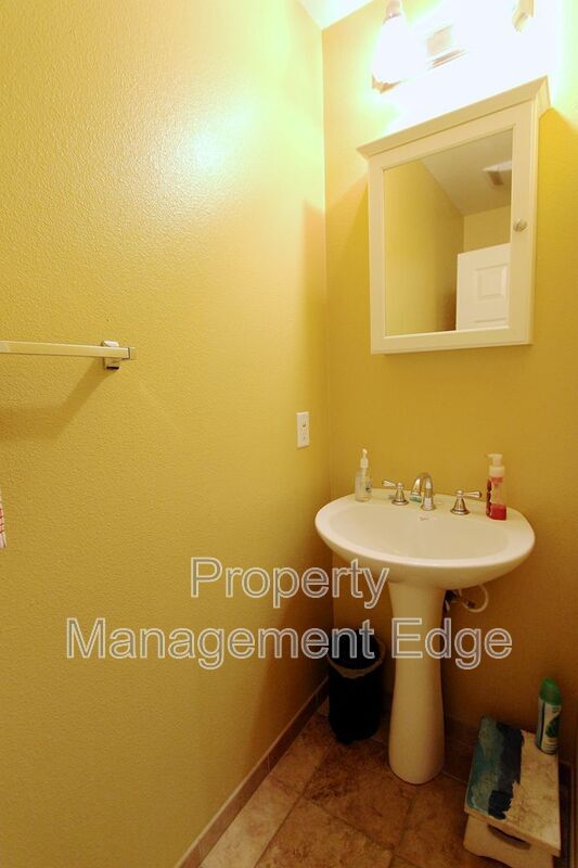 Building Photo - 41905 Davenport Way