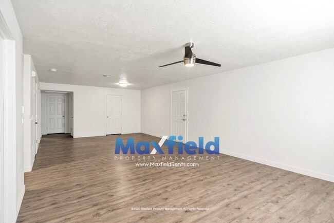 Building Photo - Pet Friendly Main Floor 3BD 2BA 2GA Unit Near Costco and High School