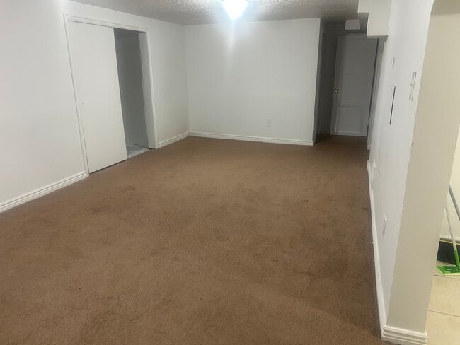 Building Photo - 68 S Lakeview Dr