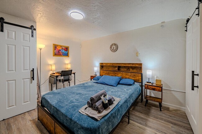 Building Photo - 704 Pacific Ave SW