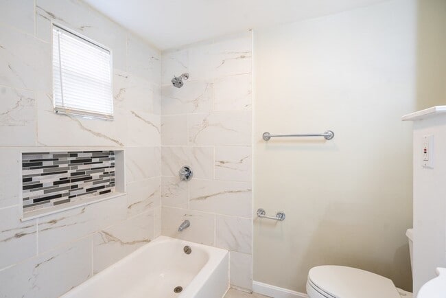 Building Photo - 716 Lawrence St