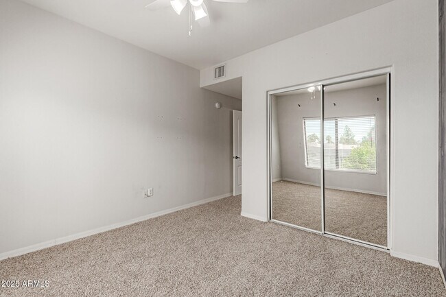 Building Photo - 1102 W Glendale Ave