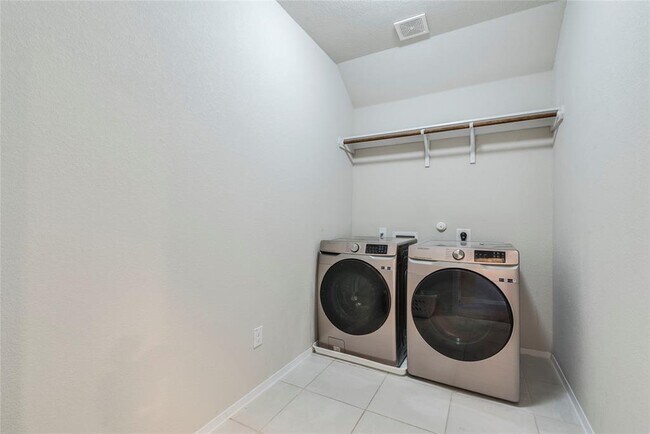 Building Photo - 5629 Respinto Dr
