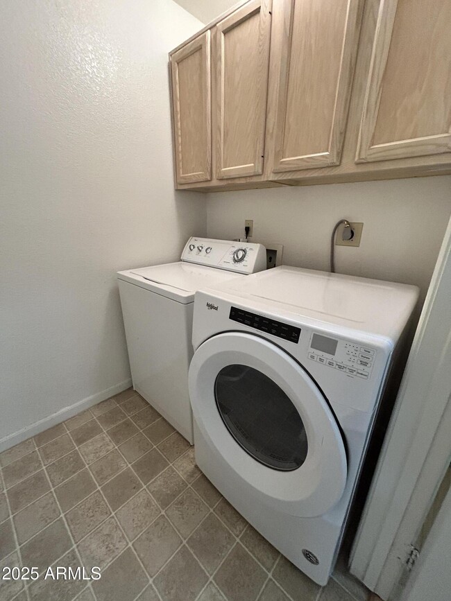 Building Photo - 1233 N Pebble Beach Dr