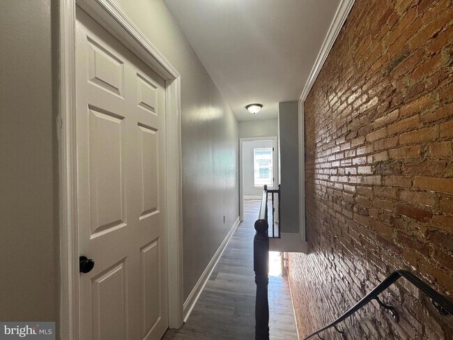 Building Photo - 3205 Latona St