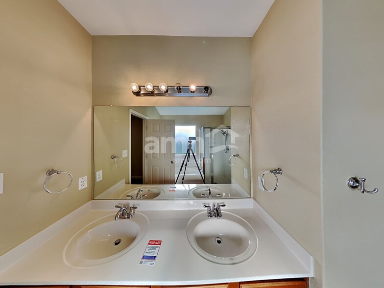 Building Photo - 2240 Hazelwood