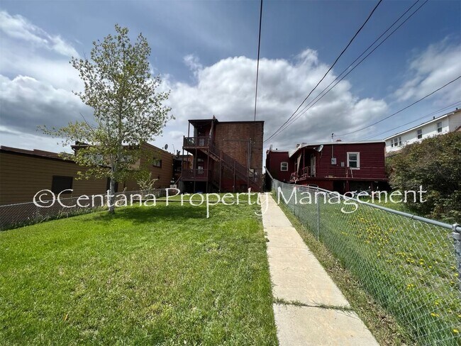 Building Photo - 646-648 S Montana