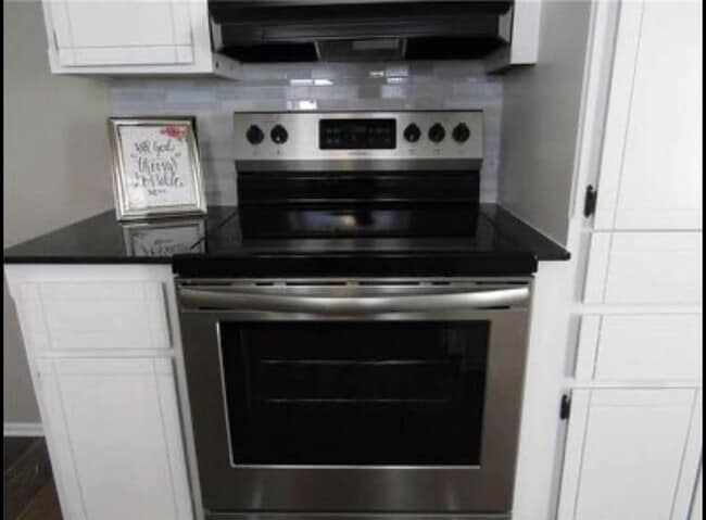 Building Photo - 413 Midland Dr