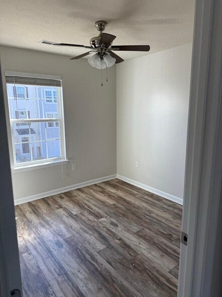 Building Photo - 204 Treeline Ln