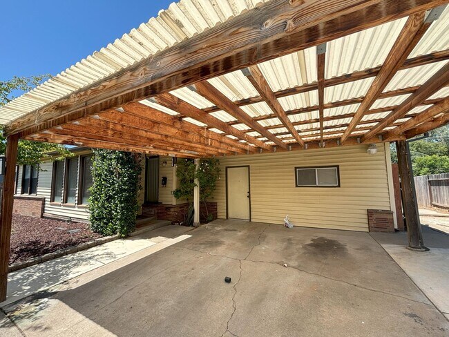 Building Photo - Charming 2 Bedroom House in Sacramento