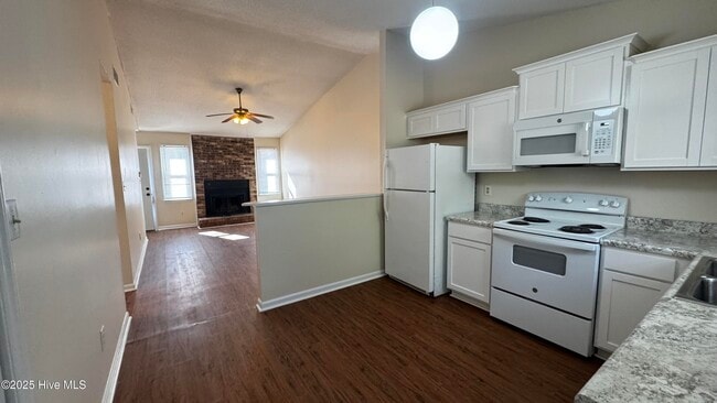 Building Photo - 218 Cedar Crk Dr