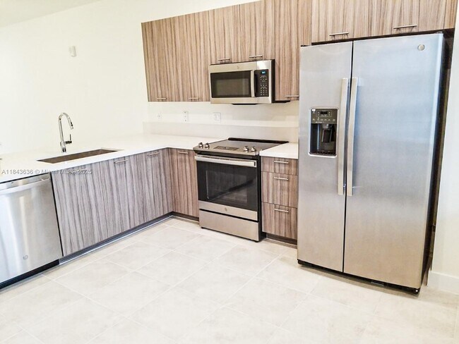 Primary Photo - 6425 NW 103rd Pl