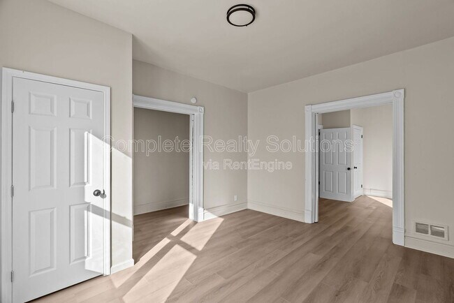 Building Photo - 3915 Russell Blvd