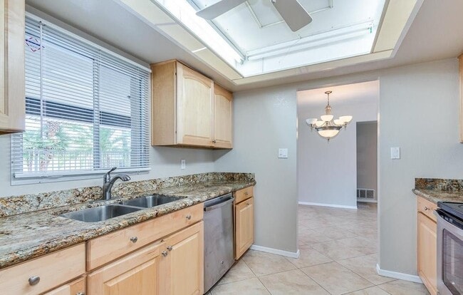 Building Photo - 2439 E Del Rio Dr