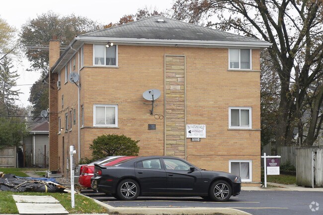 Building Photo - 1511 E Roosevelt Rd