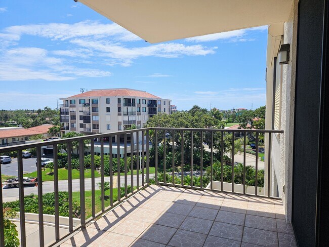 Building Photo - 6218 Palma Del Mar Blvd S