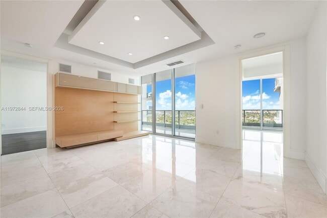 Building Photo - 2627 S Bayshore Dr