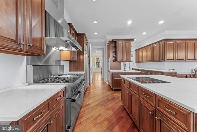 Building Photo - 8541 Old Dominion Dr