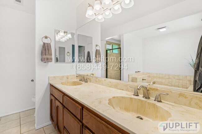 Building Photo - 3 Bedroom 2.5 Bathroom home in Ramona LARG...
