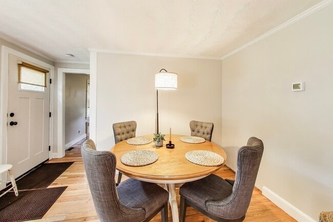 Building Photo - 40 Dunster Ln