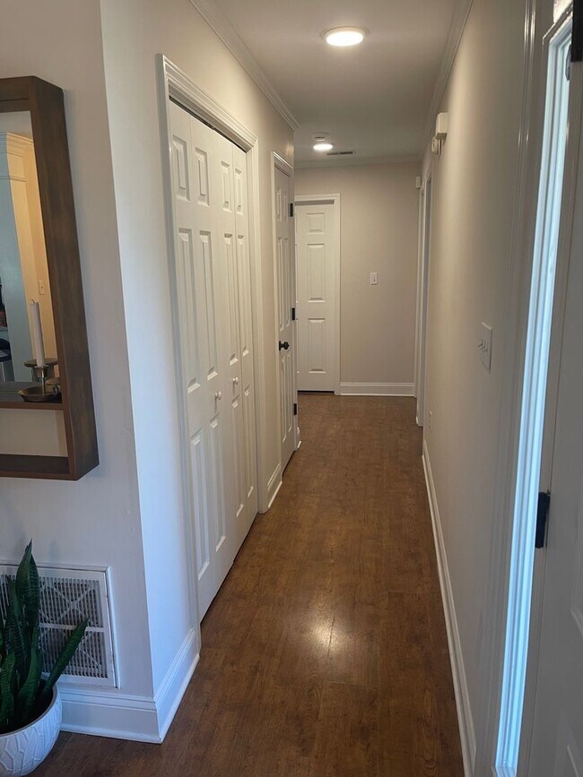 Building Photo - Eastside Three Bedroom Available for Rent July 2026